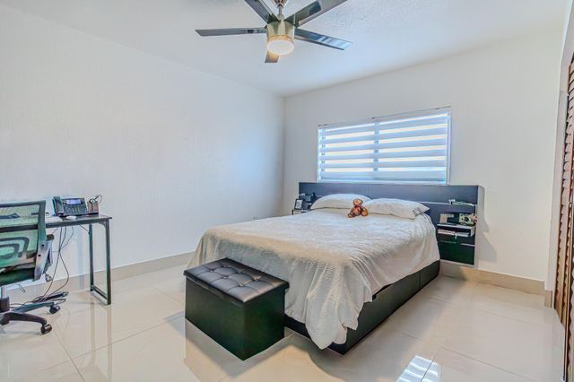 7690 W 29th Way 202, Hialeah, FL 33018