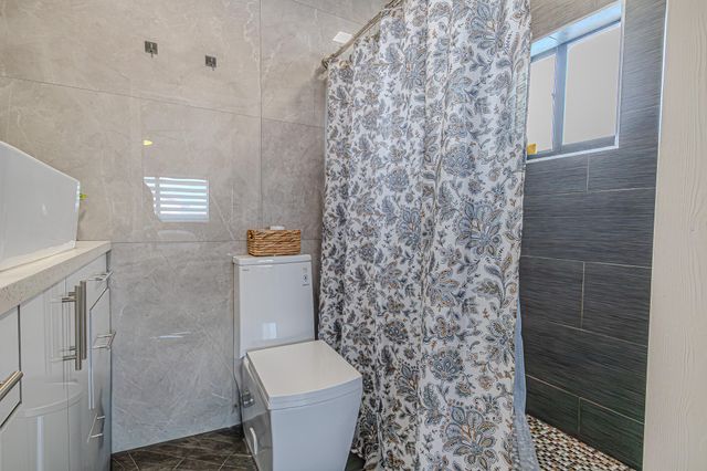 7690 W 29th Way 202, Hialeah, FL 33018
