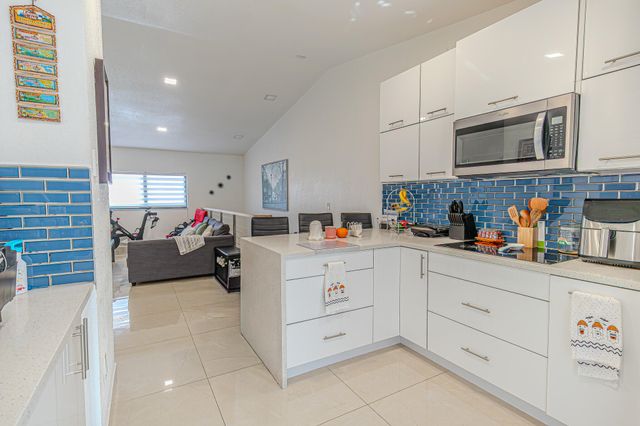 7690 W 29th Way 202, Hialeah, FL 33018