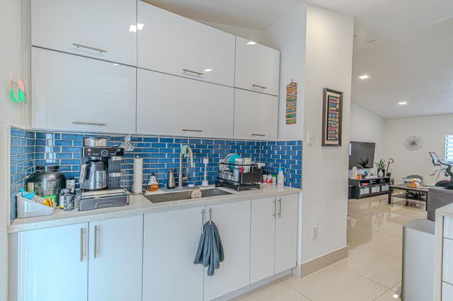 7690 W 29th Way 202, Hialeah, FL 33018