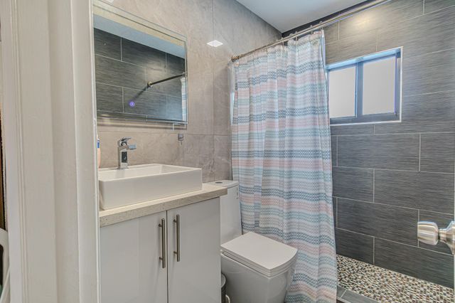 7690 W 29th Way 202, Hialeah, FL 33018