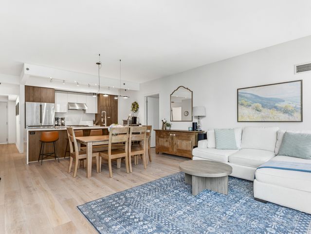 505 N McClurg Court 2301, Chicago, IL 60611