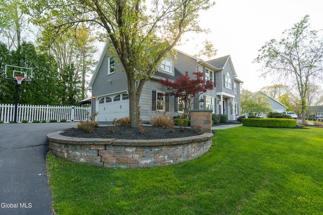 18 County Clare Lane, Niskayuna, NY 12309