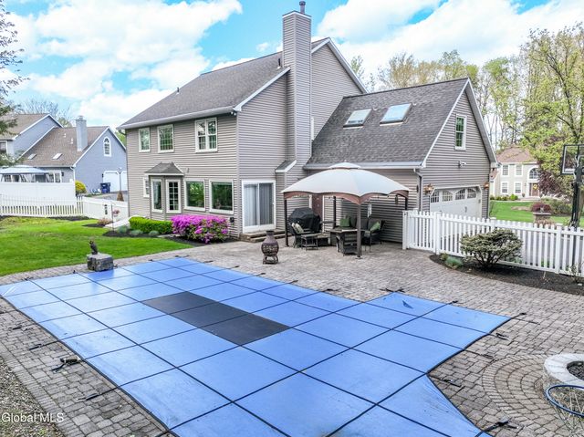 18 County Clare Lane, Niskayuna, NY 12309