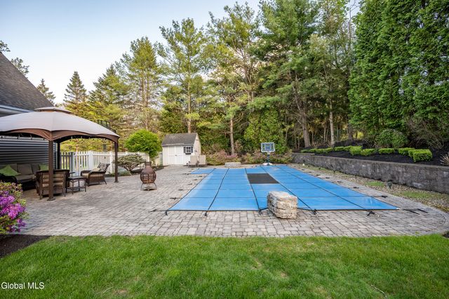 18 County Clare Lane, Niskayuna, NY 12309