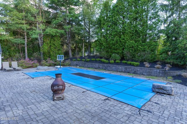 18 County Clare Lane, Niskayuna, NY 12309