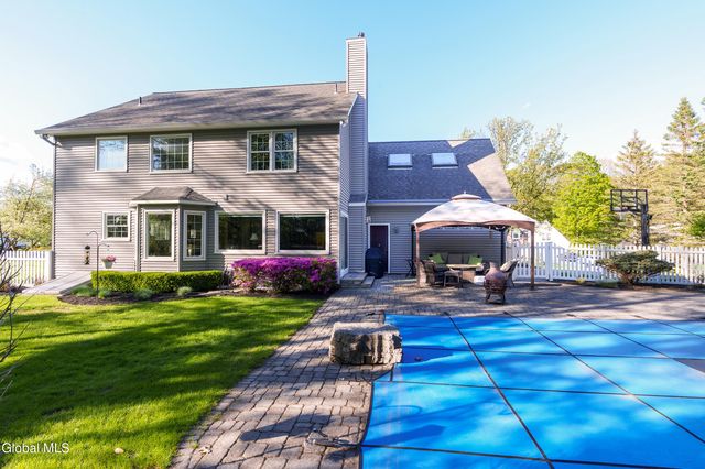 18 County Clare Lane, Niskayuna, NY 12309