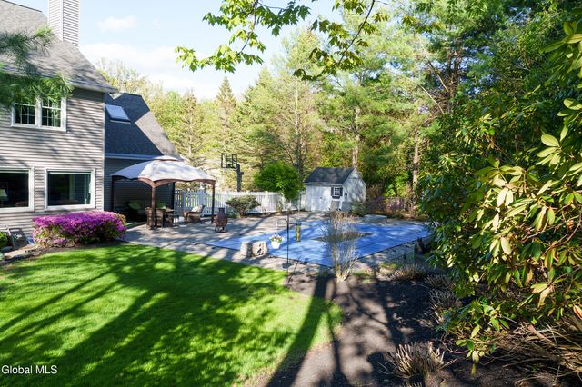 18 County Clare Lane, Niskayuna, NY 12309