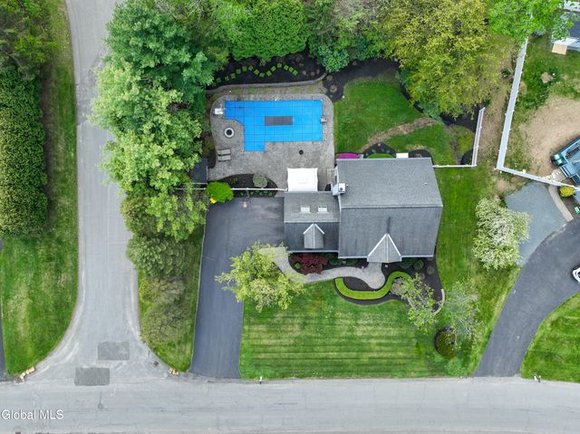 18 County Clare Lane, Niskayuna, NY 12309