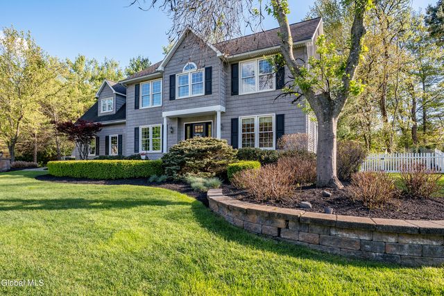 18 County Clare Lane, Niskayuna, NY 12309