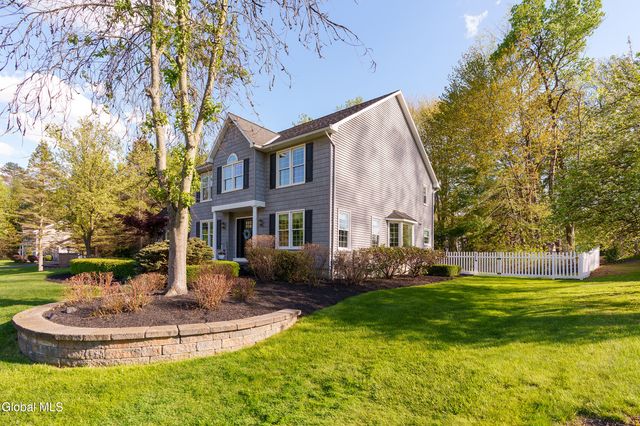 18 County Clare Lane, Niskayuna, NY 12309