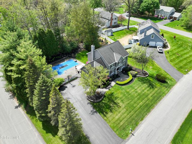 18 County Clare Lane, Niskayuna, NY 12309