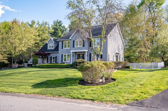 18 County Clare Lane, Niskayuna, NY 12309