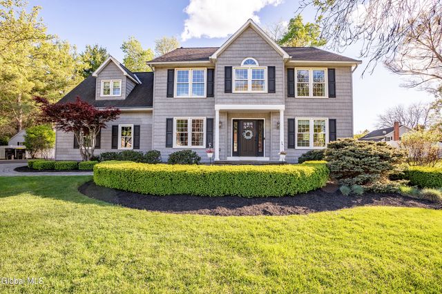 18 County Clare Lane, Niskayuna, NY 12309