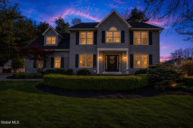 18 County Clare Lane, Niskayuna, NY 12309