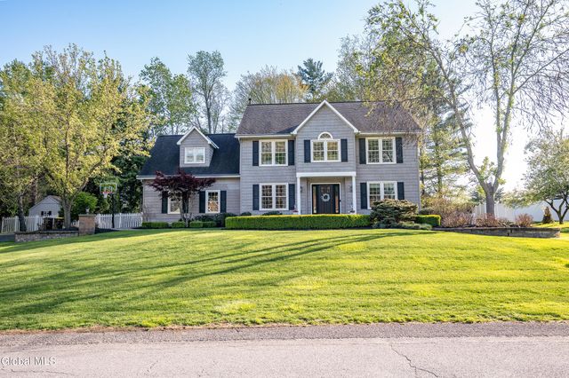18 County Clare Lane, Niskayuna, NY 12309