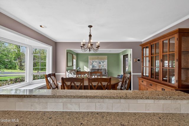 18 County Clare Lane, Niskayuna, NY 12309