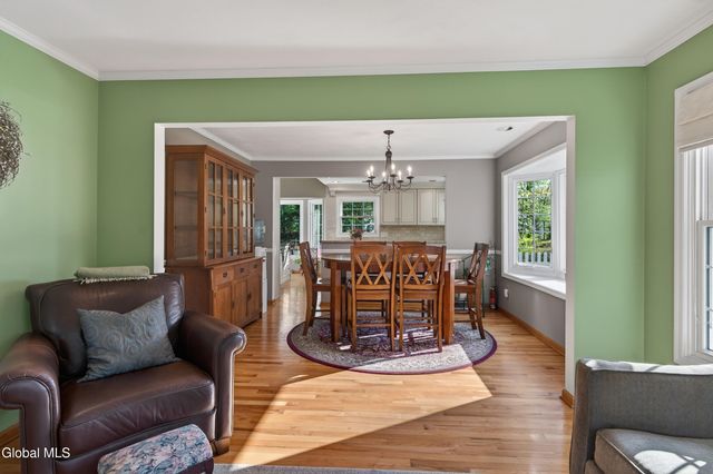 18 County Clare Lane, Niskayuna, NY 12309
