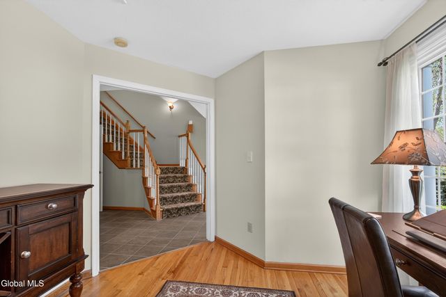 18 County Clare Lane, Niskayuna, NY 12309