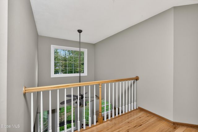 18 County Clare Lane, Niskayuna, NY 12309