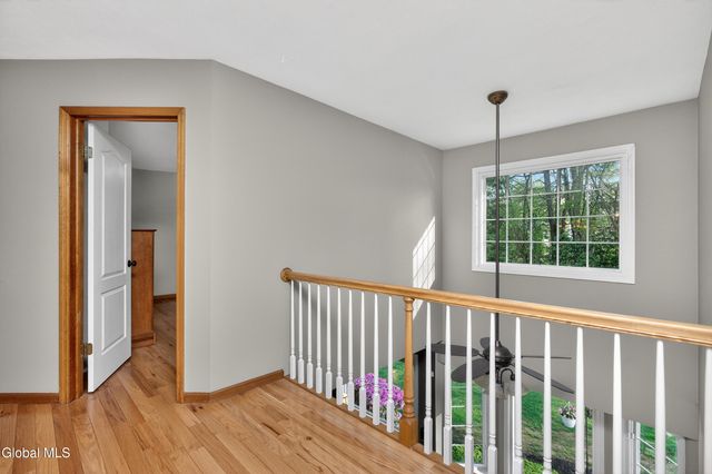 18 County Clare Lane, Niskayuna, NY 12309