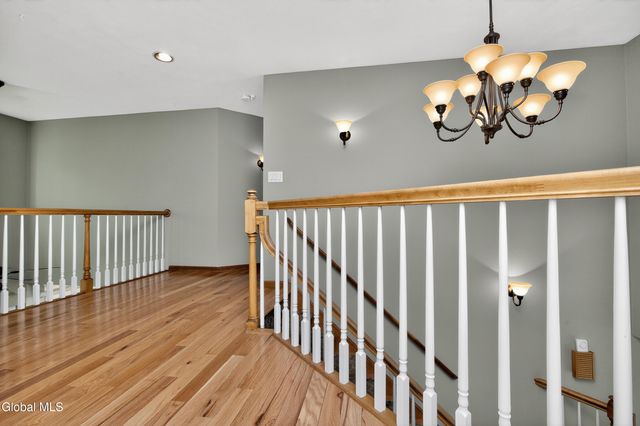 18 County Clare Lane, Niskayuna, NY 12309