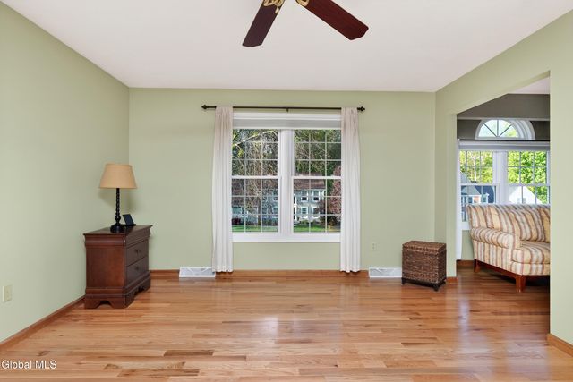 18 County Clare Lane, Niskayuna, NY 12309