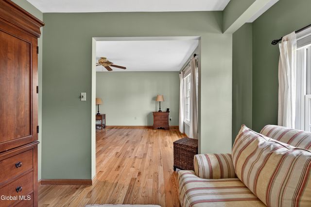 18 County Clare Lane, Niskayuna, NY 12309