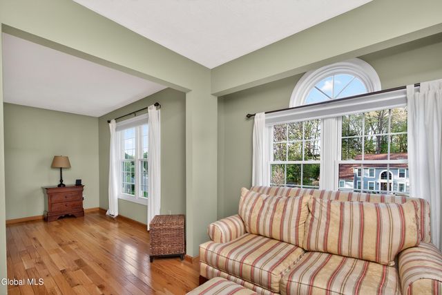 18 County Clare Lane, Niskayuna, NY 12309