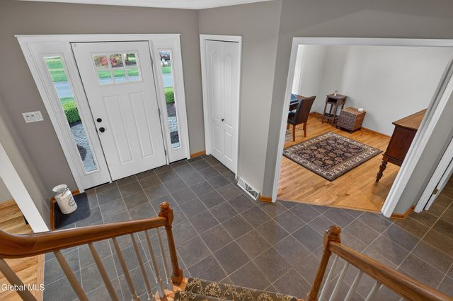 18 County Clare Lane, Niskayuna, NY 12309
