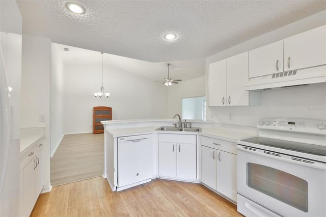 1001 OTTER MILL WAY, Sun City Center, FL 33573