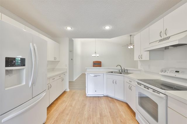 1001 OTTER MILL WAY, Sun City Center, FL 33573