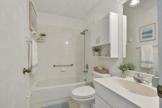 1001 OTTER MILL WAY, Sun City Center, FL 33573