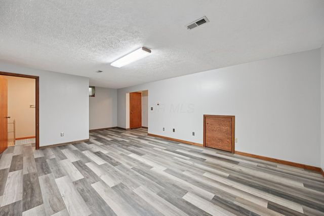 49 Iris Court SW, Etna, OH 43062