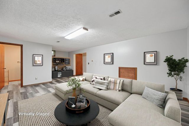 49 Iris Court SW, Etna, OH 43062