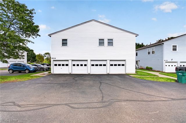 2549 Royal County Down Drive 15B, Uniontown, OH 44685