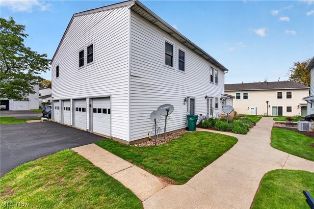 2549 Royal County Down Drive 15B, Uniontown, OH 44685