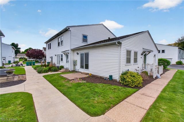 2549 Royal County Down Drive 15B, Uniontown, OH 44685
