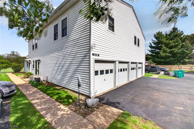 2549 Royal County Down Drive 15B, Uniontown, OH 44685