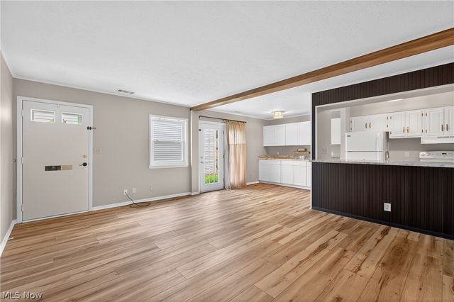 2549 Royal County Down Drive 15B, Uniontown, OH 44685