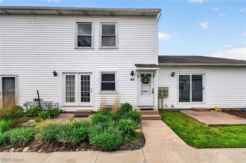 2549 Royal County Down Drive 15B, Uniontown, OH 44685