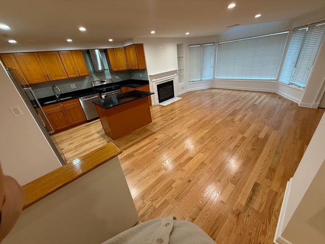 5747 N Sheridan Road E, Chicago, IL 60660