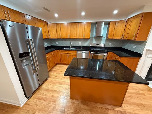 5747 N Sheridan Road E, Chicago, IL 60660