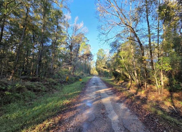 127 County Road 360, Splendora, TX 77372