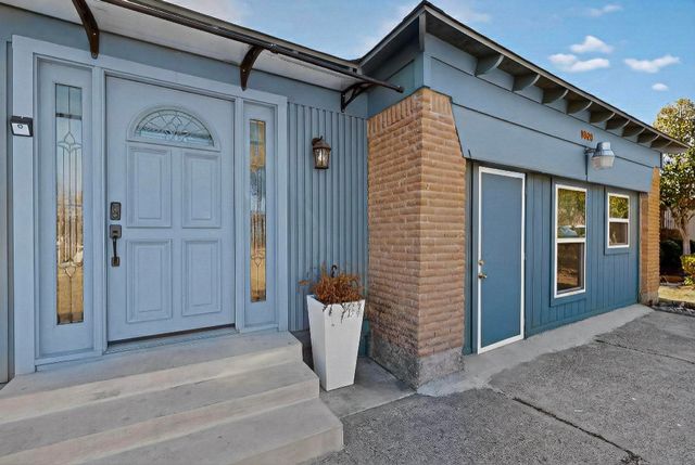 9526 Castlefield Drive, Dallas, TX 75227