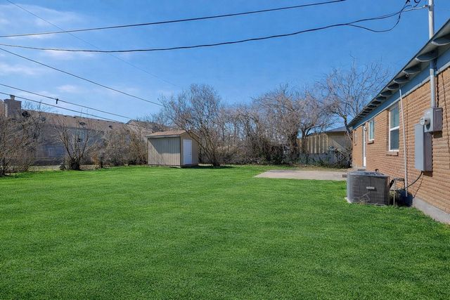 9526 Castlefield Drive, Dallas, TX 75227