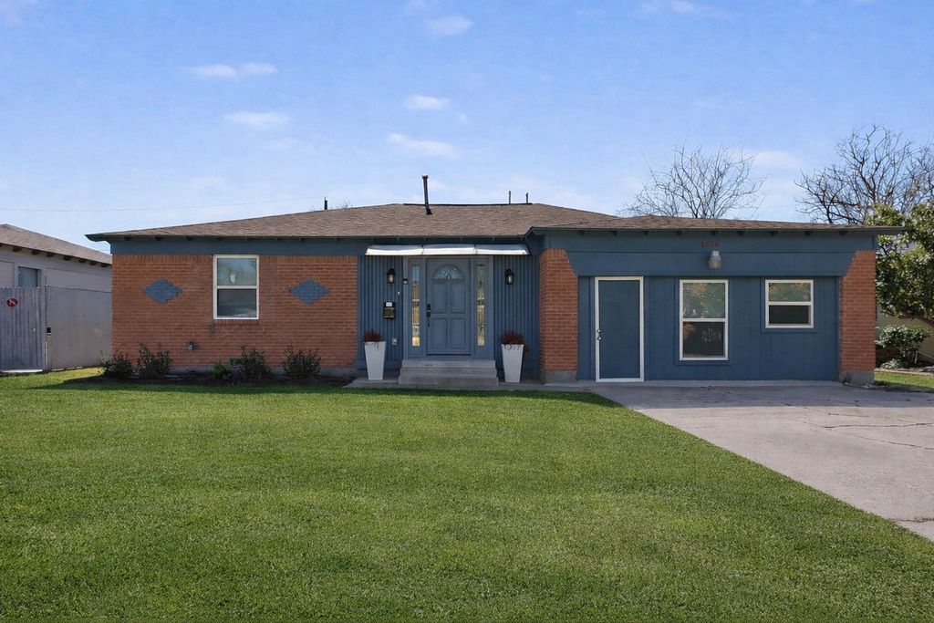 9526 Castlefield Drive, Dallas, TX 75227