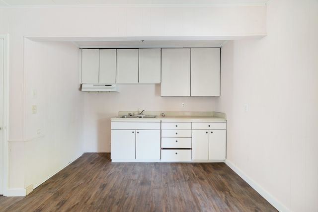 700 S Donoho Street 700, 702, 704, 706, 708, Clarksville, TX 75426