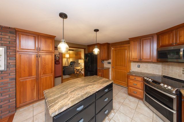 4 Oscars Drive, Spencer, MA 01562