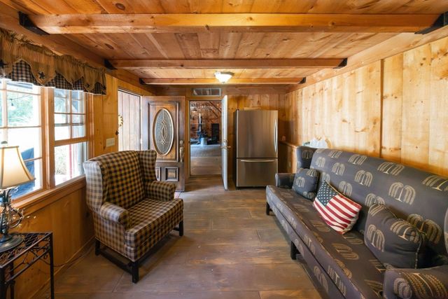 4 Oscars Drive, Spencer, MA 01562
